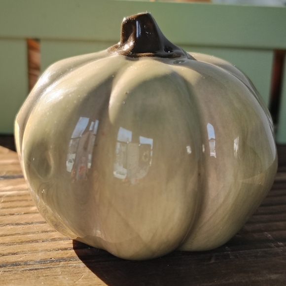 Russ Ceramic Pumpkin Salt and Pepper Shakers Fall Thanksgiving Kitchen Accents - Picture 8 of 16